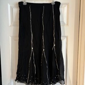 Karava shear style skirt , Large, Black and cream trim with button accent